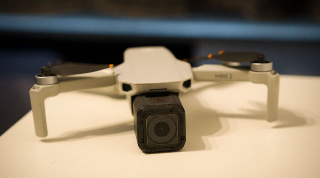 Mini Kamera an Drohne befestigen
